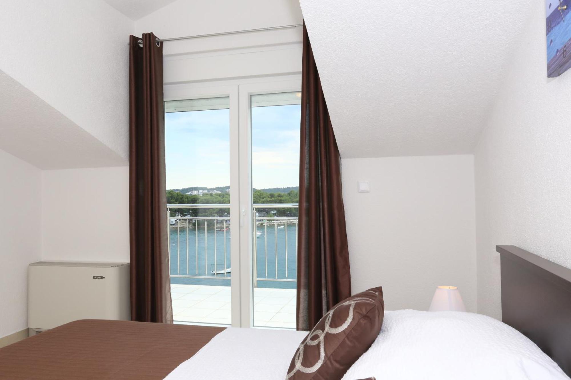 Apartments Dado Трогір Екстер'єр фото